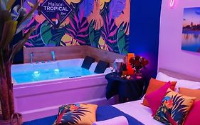 Suite Maison Tropical - Luxury Apartment Con Jacuzzi - Bari Centro